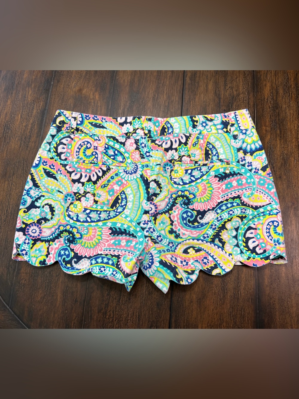 Crown & Ivy Shelby Women’s Size 12 Scalloped Hem Vibrant Paisley Shorts Pockets - Picture 8 of 8